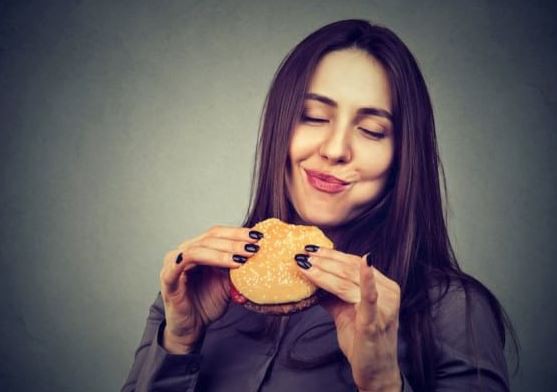 De ce poftim la alimente grase când suntem la dietă?