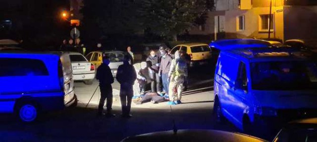 Doi bișnițari din Piața Griviței, CONDAMNAȚI după ce au ÎNJUNGHIAT un tânăr care își apăra mama
