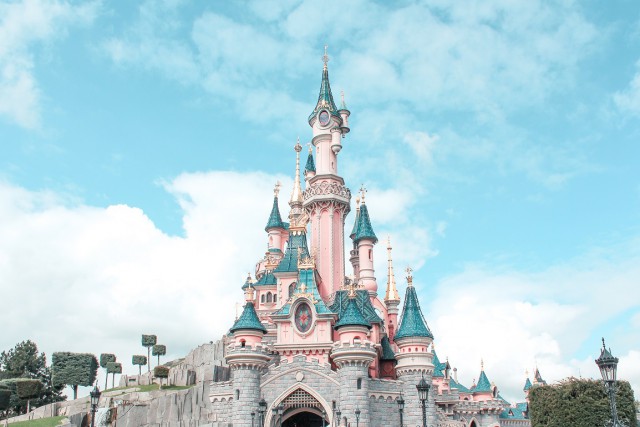 Coronavirus: Disneyland Paris se închide după ce Franţa a anunţat o a doua perioadă de izolare la domiciliu