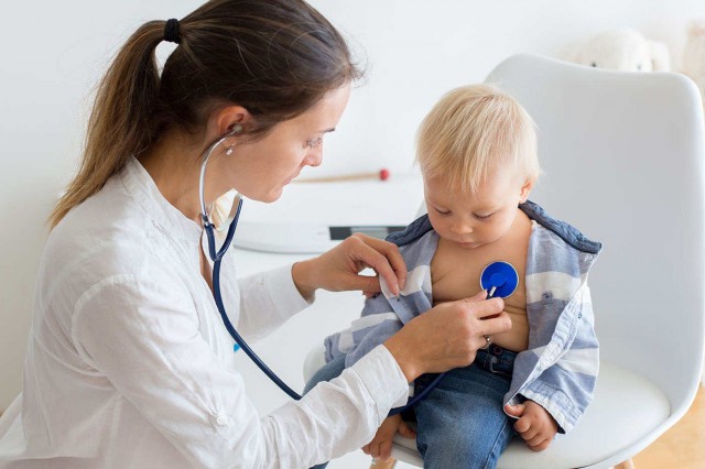 Infecțiile respiratorii, afecțiunile principale pentru care sugarii ajung la medic în primele 12 luni de viață