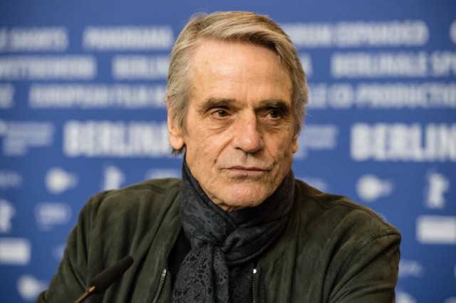 Jeremy Irons va juca rolul principal într-o adaptare cinematografică a bestsellerului ''Munich'' de Robert Harris