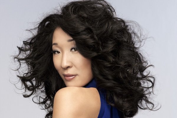 Sandra Oh şi Awkwafina, surori într-o comedie Netflix