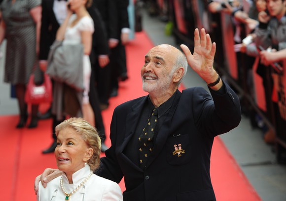 Femeile din viața lui Sean Connery. Actorul, acuzat de violență domestică și de infidelitate