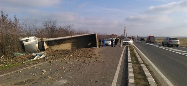 Un TIR a DERAPAT pe Autostrada A2 BUCUREȘTI-CONSTANȚA