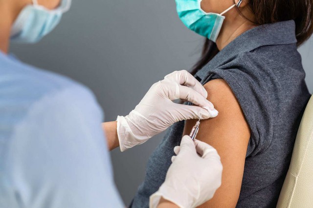 Vaccinarea antigripală post-infecție COVID-19