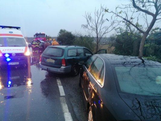 Accident rutier în Tulcea. Trei mașini implicate
