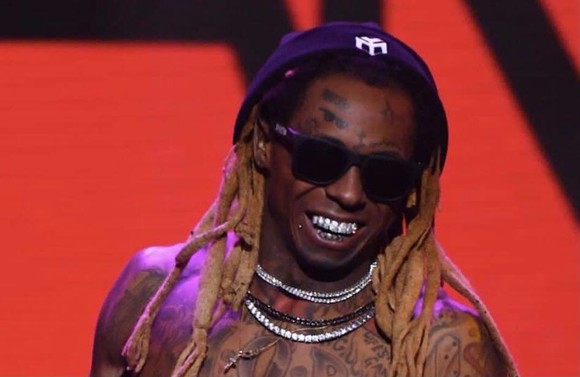 Lil Wayne, pus sub acuzare pentru posesia unei arme de foc. Rapperul riscă 10 ani de închisoare