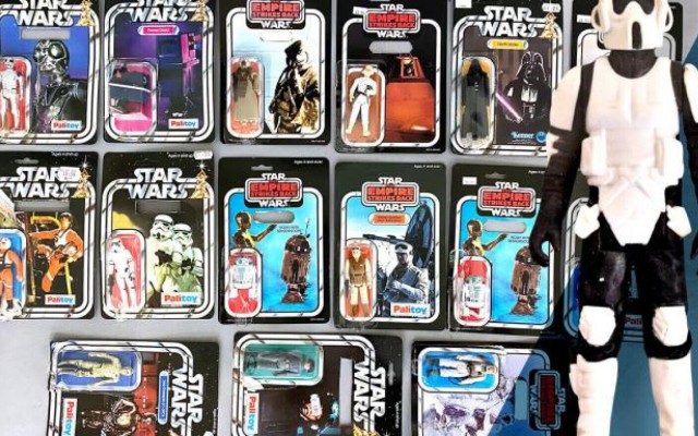 Jucării inspirate din franciza „Star Wars“, abandonate în saci de gunoi, vândute cu 400.000 de lire sterline