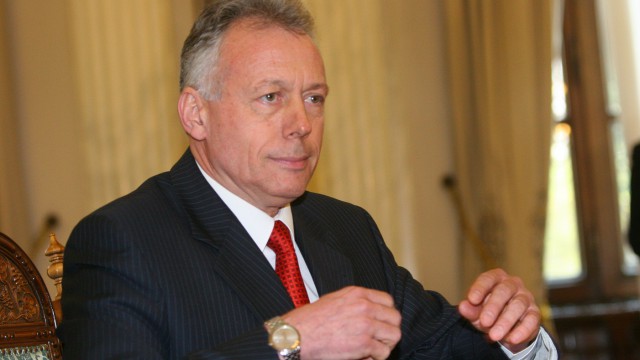 Laszlo Borbely: Unul din patru tineri nu munceşte şi nu studiază, cifre îngrijorătoare pentru ţara noastră