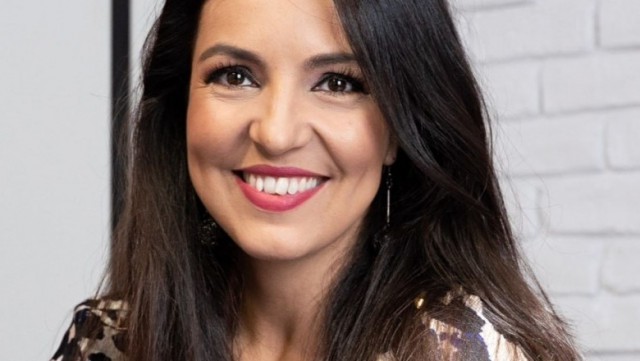 Cristina Joia, designer „Visuri la cheie”, desfigurată în bătaie de o femeie. Are nasul rupt și a fost operată