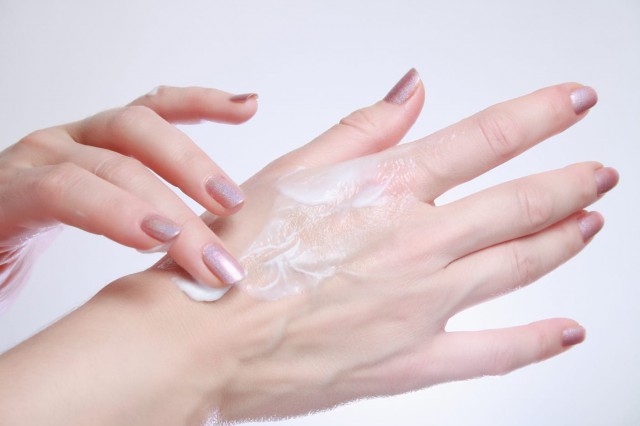 Ingrediente eficiente pentru hidratarea pielii uscate a mâinilor