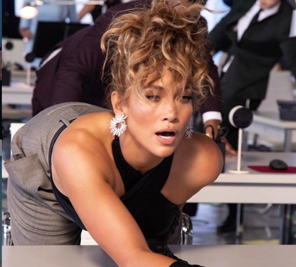 Jennifer Lopez joacă rolul unui asasin în filmul 'The Mother', produs de Netflix