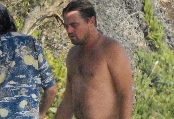 Leonardo DiCaprio și-a etalat burta 