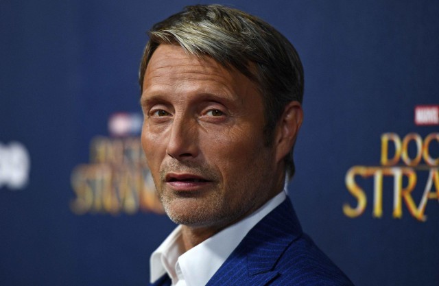 Mads Mikkelsen, în negocieri pentru a-l înlocui pe Johnny Depp în Fantastic Beasts 3