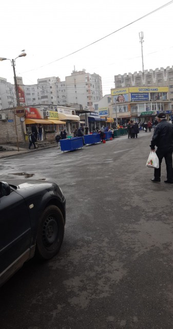 Primăria a organizat tarabe în aer liber, în piaţa Tomis 3