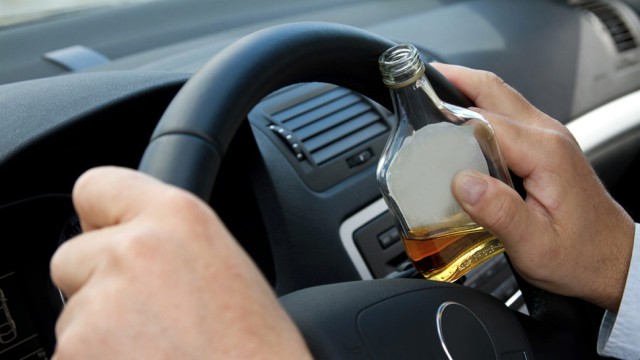 Unul dintre TÂLHARII care au legat PAZNICII la VALU a fost PRINS BEAT la volan