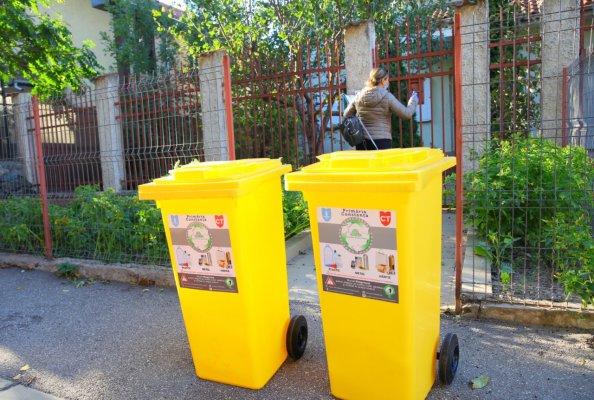 Primăria Constanţa distribuie pubele
