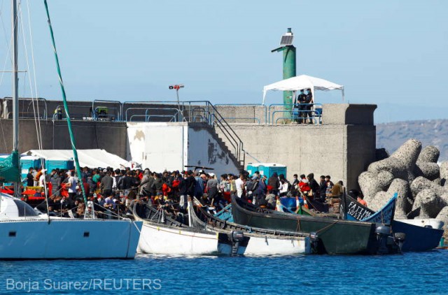 Imigraţie clandestină: 69 de albanezi arestaţi pe un vas de pescuit, în largul Angliei