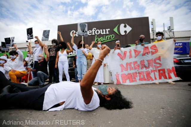 Brazilia: Poliţia a arestat o responsabilă a supermarketului unde a fost omorât în bătaie un bărbat de culoare