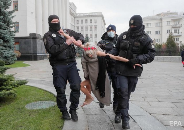 Activiste Femen au protestat în Ucraina pentru a atrage atenţia asupra violenţelor împotriva femeilor