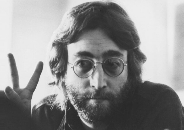 Discul pe care John Lennon l-a semnat pentru cel care avea să îl asasineze va fi scos la licitaţie