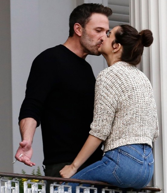 Ben Affleck și Ana de Armas, sărutări pătimașe la filmări