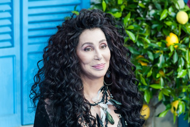 Cher îşi cere scuze comunităţii oamenilor de culoare pentru o postare despre George Floyd