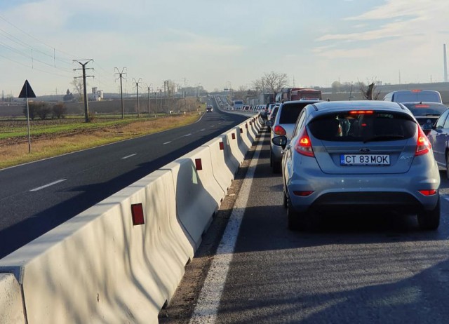 Cozi KILOMETRICE la ieșire din VALU lui TRAIAN spre CONSTANȚA VIDEO