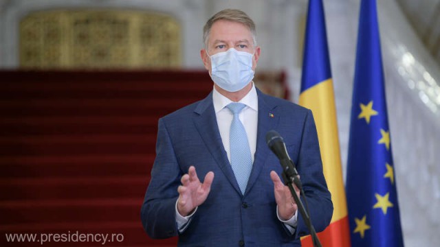 Iohannis îi ÎNDEAMNĂ pe români să se vaccineze: 'Aceste vaccinuri sunt sigure!'