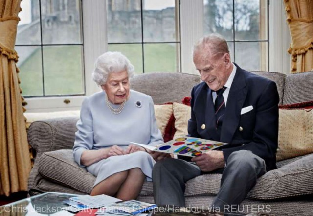 Regina Elisabeta a II-a şi prinţul Philip marchează 73 de ani de căsătorie printr-o fotografie aniversară