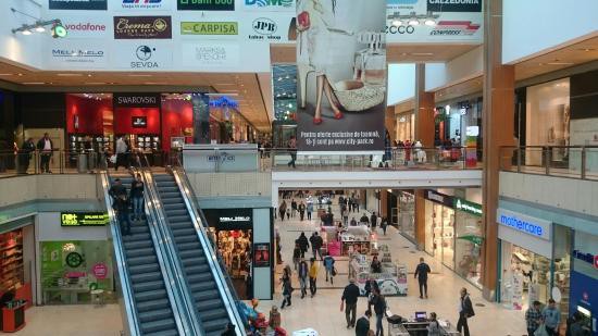 S-ar putea să AVEM NEVOIE de PAȘAPORTUL VERDE pentru a merge la MALL!