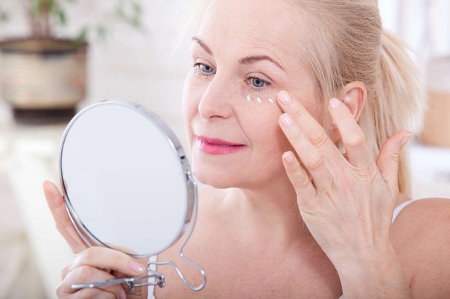 Ce se întâmplă cu pielea odată cu debutul menopauzei?