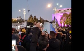 Protest în Piața Universității: Se cere redeschiderea școlilor