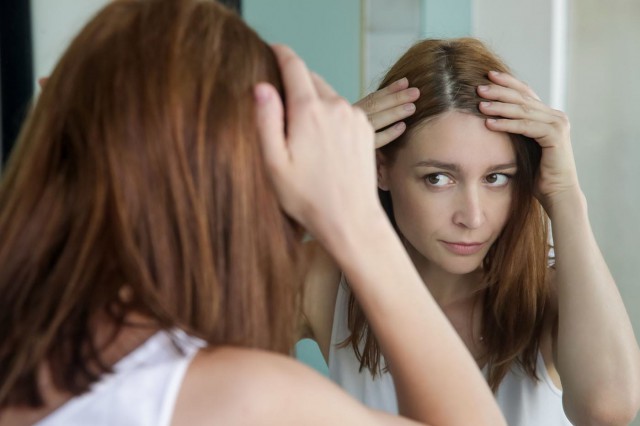 Semnele care pot să indice că ai un scalp sensibil