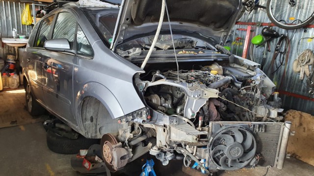 Service-uri auto, controlate de polițiștii de la transporturi