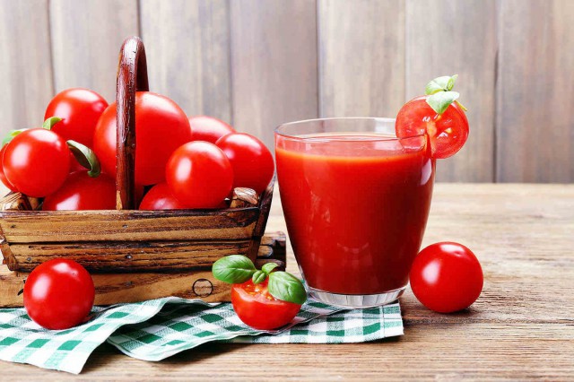 Suc de roșii: cum îl poți prepara acasă și de ce să-l consumi?