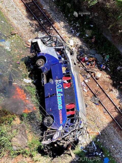 Brazilia: 14 morţi în urma prăbuşirii unui autocar într-o prăpastie