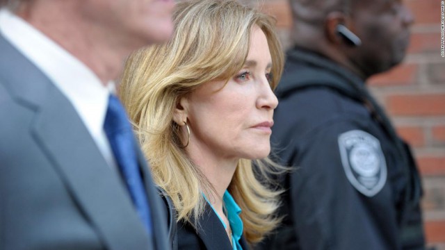 Felicity Huffman, condamnată în scandalul admiterilor la universităţi americane de elită, revine la actorie