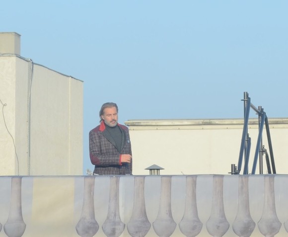 Actori de Hollywood pe acoperiș, în București! Ce peliculă se filmează în secret în România, pe timp de pandemie