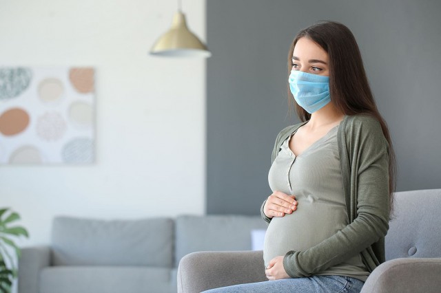 COVID-19 în sarcină. Tot ce trebuie să știi despre mamă și copilul nenăscut