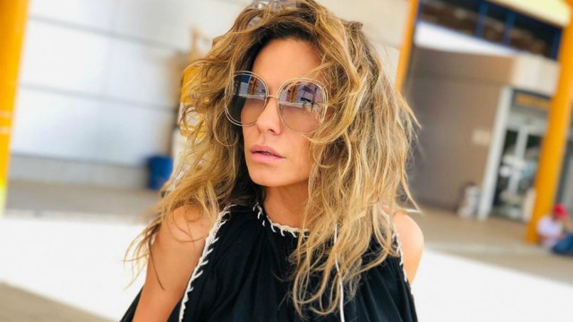 Anna Lesko, scene erotice în cadă. Se lasă mângâiată de un cântăreț musculos