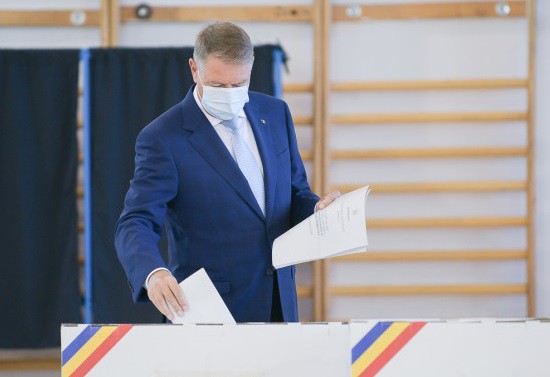Klaus Iohannis, mesaj la ieșirea de la urne: Fiecare vot contează, vă rog, mergeți la vot