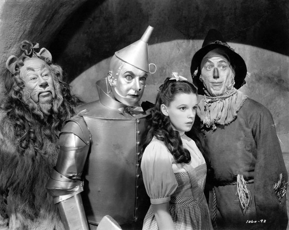 Judy Garland, distrusă de rolul din „Vrăjitorul din Oz». A dat foc la casă și și-a tăiat venele