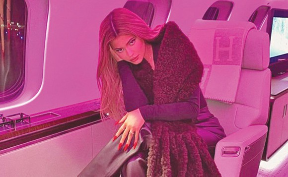 Își permite orice extravaganță! Kylie Jenner zboară cu avion de 72 milioane dolari