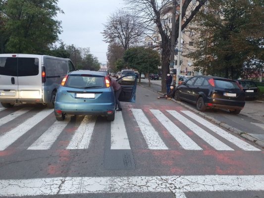 ALERTĂ! ROMII se ARUNCĂ în FAȚA MAȘINILOR pentru a FACE ROST de BANI!