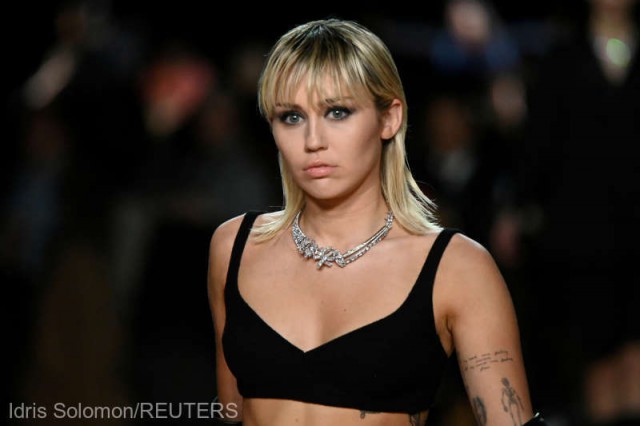 Miley Cyrus a lansat un nou album de studio, intitulat „Plastic Hearts“