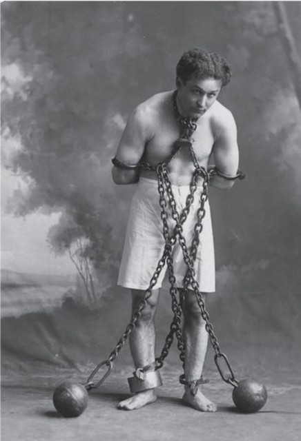Harry Houdini şi trucurile de magie care l-au făcut celebru. Cum a sfidat moartea