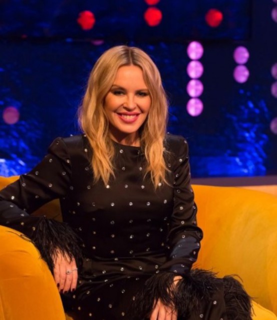 Kylie Minogue, sexy și elegantă la 52 de ani. Cum și-a surprins fanii cântăreața?