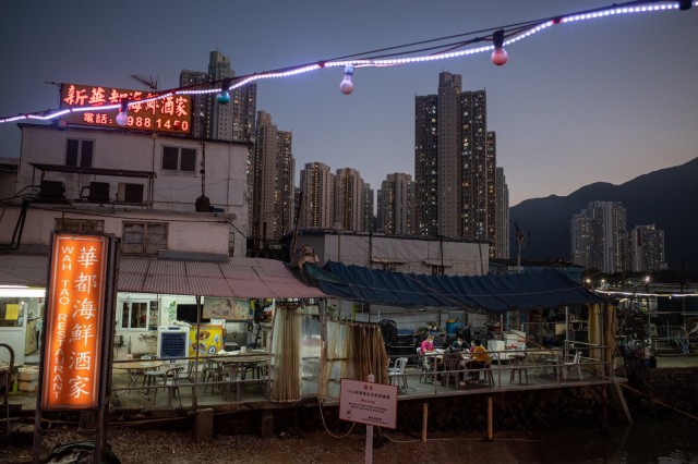 Hong Kong interzice accesul în restaurante după ora 18:00 pentru a stopa pandemia de COVID-19
