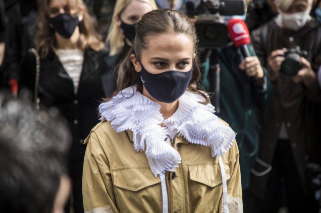Alicia Vikander şi Olivier Assayas vor colabora la o adaptare TV a filmului 